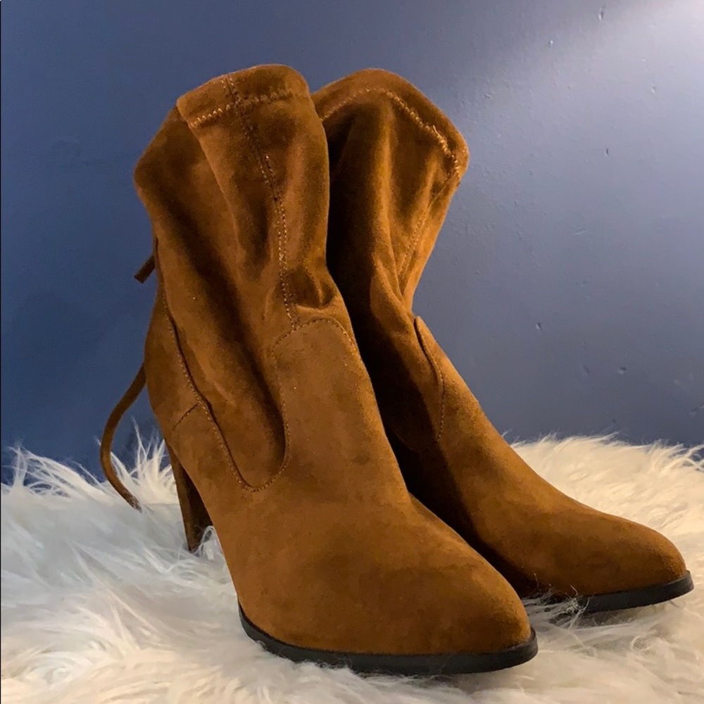 Boots - Picture 2 of 4